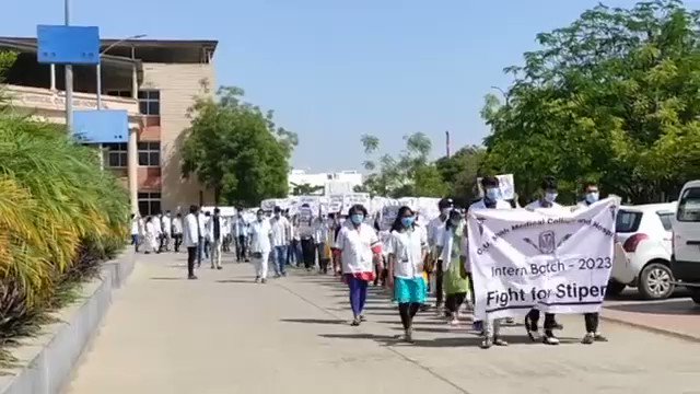 Day 5 Of Protest of CU SHAH Medical college,#Gujarat Shameless management is giving just 150rs/day Stipends! Interns are organising silent rally from cusmc to collector office #Surendranagar. No media is covering this!! PMO India CMO Gujarat BJP Gujarat National Medical Commission #MedTwitter