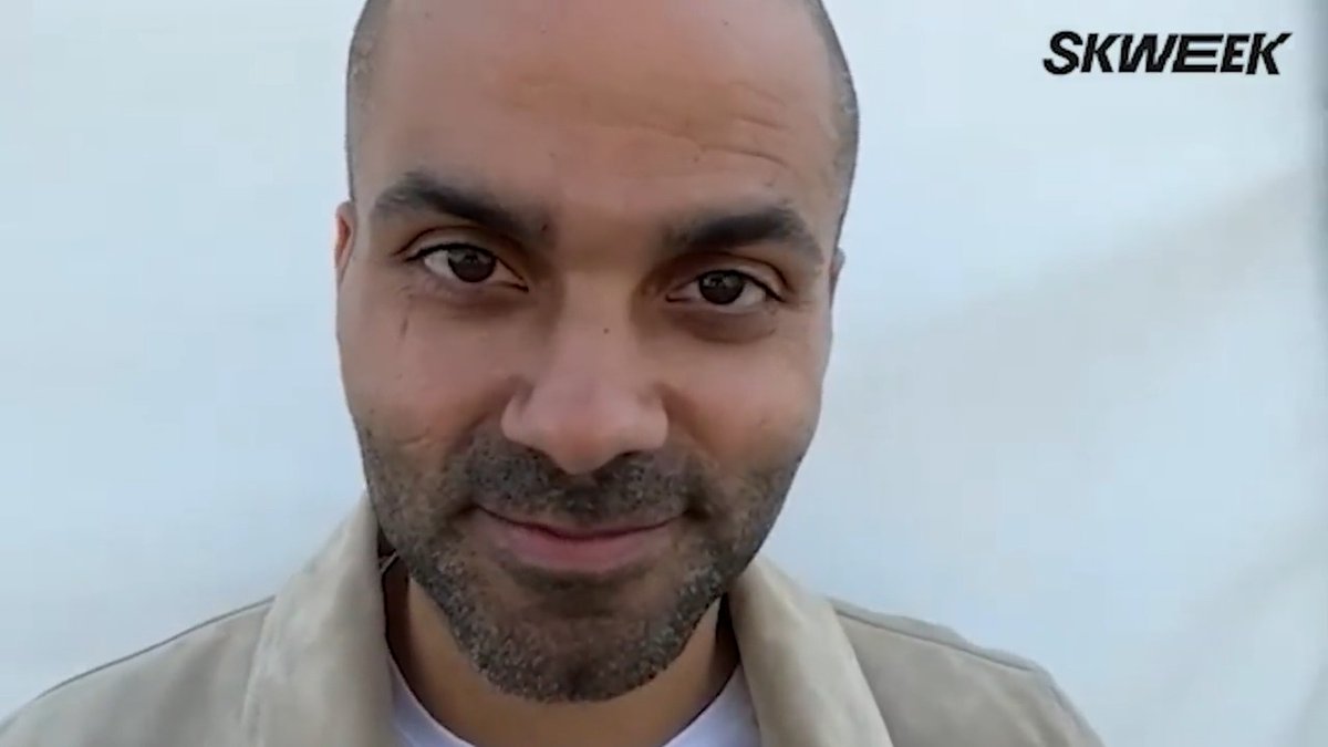 🇫🇷 𝗧𝗢𝗡𝗬 𝗣𝗔𝗥𝗞𝗘𝗥 𝗔𝗨 𝗛𝗔𝗟𝗟 𝗢𝗙 𝗙𝗔𝗠𝗘 ! ✨ 💬 Tony Parker : "Je suis ému, je suis nostalgique... C'est incroyable !" Le Français s'est livré auprès de SKWEEK, et il vous donne rendez-vous le 12 août ! 🤩 💎 #PurBasketball #ExcluSkweek