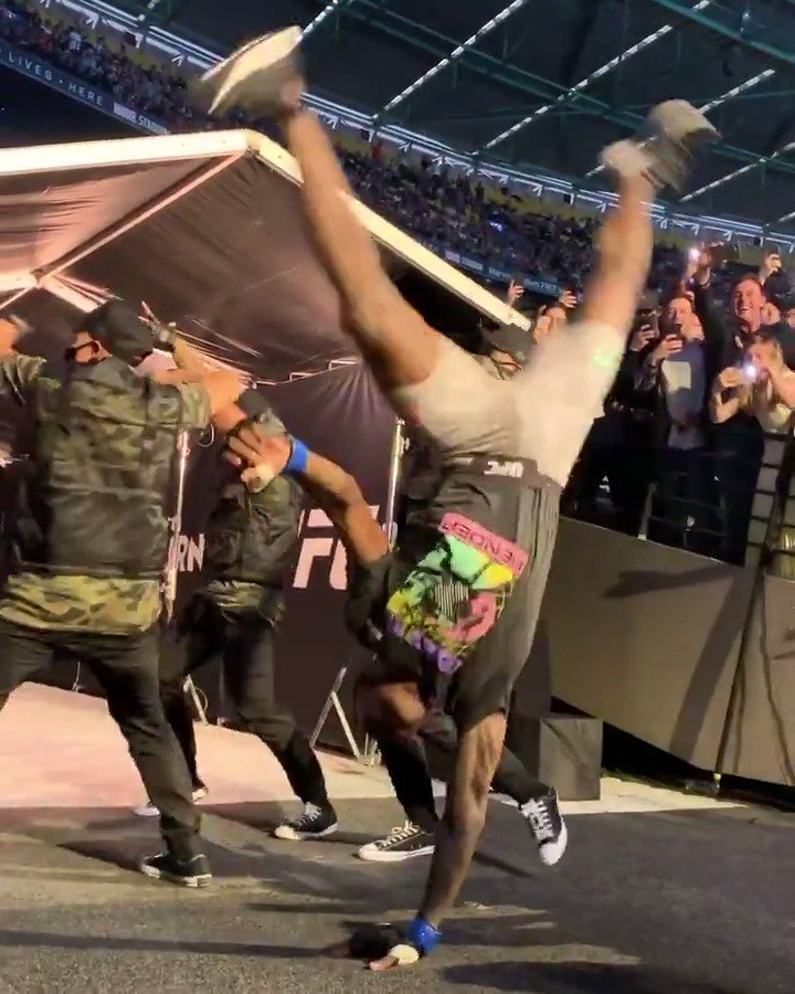 Ce walkout d’Israel Adesanya 🤩