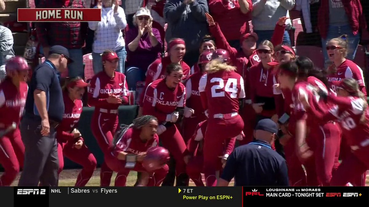 .Oklahoma Softball down 2 in the 7th, then Jayda Coleman goes yard and ties it up 😱