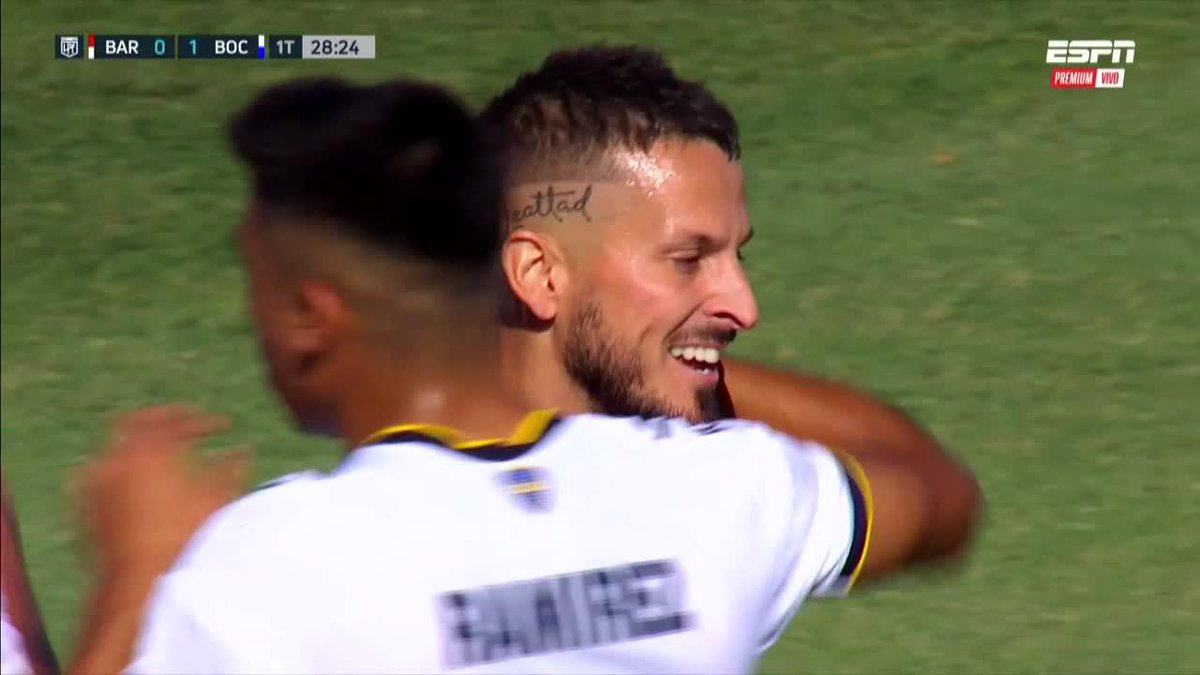 GOL DE BOCA: Benedetto definió, la pelota rebotó en Álvarez y el Xeneize festeja el 1-0 contra Barracas Central en la #LigaProfesional. 📺 ESPN Premium | Suscribite al Pack Fútbol en