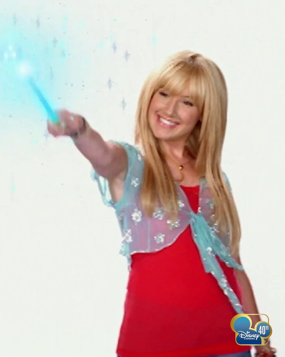 Would it even be a #DisneyChannel40 kick-off without a wand ID compilation 😍