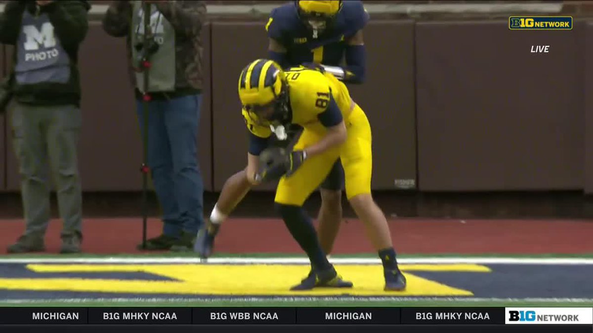 Peyton O'Leary is having a day. 👏 Here's his late go-ahead 2-point conversion. Peyton O’Leary x Michigan Football