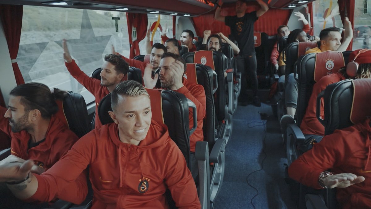 Sesi açın ve dikkatlice dinleyin… 🔊 Şampiyonluk şarkısı düşmesin dillerden! 🙌