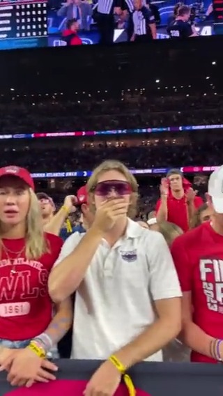 FAU fans watching the final play 💔