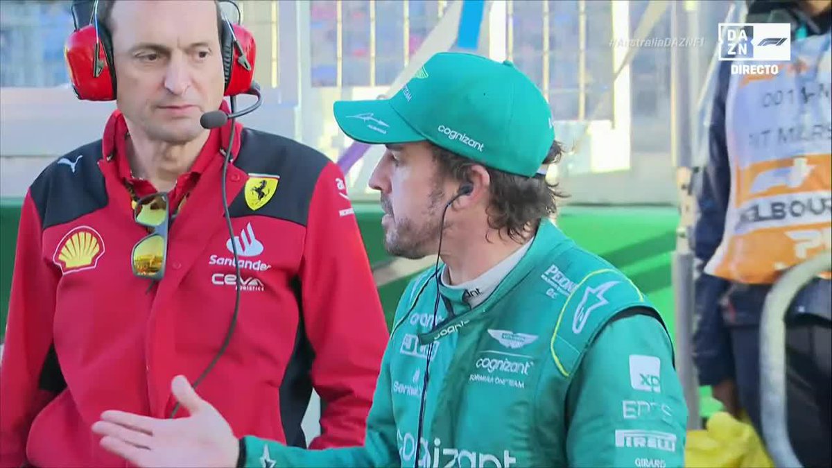 Fernando Alonso y su conversación con Ricardo Adami, el ingeniero de pista de Carlos Sainz, después del toque 💥 #AustraliaDAZNF1 🇦🇺