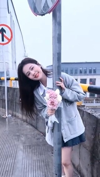 Let's go for a walk with #BaiLu in the evening after the rain💐 雨后的傍晚，和 #白鹿 一起去散散步吧~💐 #YOUKU #优酷