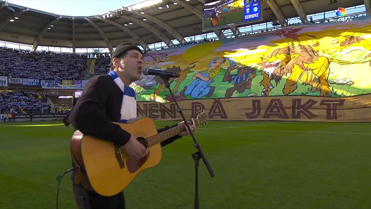 Joel Alme på plats på Gamla Ullevi för att framföra Snart Skiner Poseidon! Se Kamratmötet IFK Göteborg - IFK Värnamo på