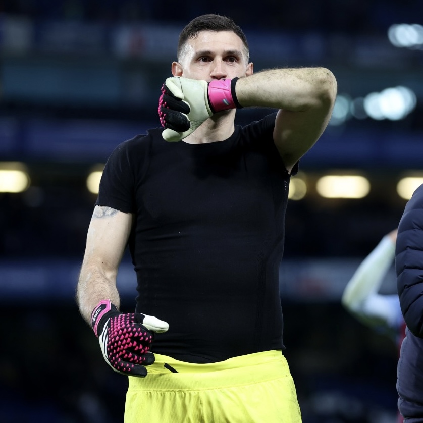 More clean sheets (34) in his first 100 @PremierLeague appearances for Aston Villa than any other goalkeeper. Dibu. ๐ @EmiMartinezz1
