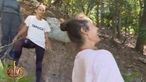 La pelea entre ADARA MOLINERO y Katerina ha sido de las más grandes de la edición 💣💥 ¿De parte de quién estáis? 🔁 Adara ♥ Katerina 🏝 #ConexiónHonduras5 🔵
