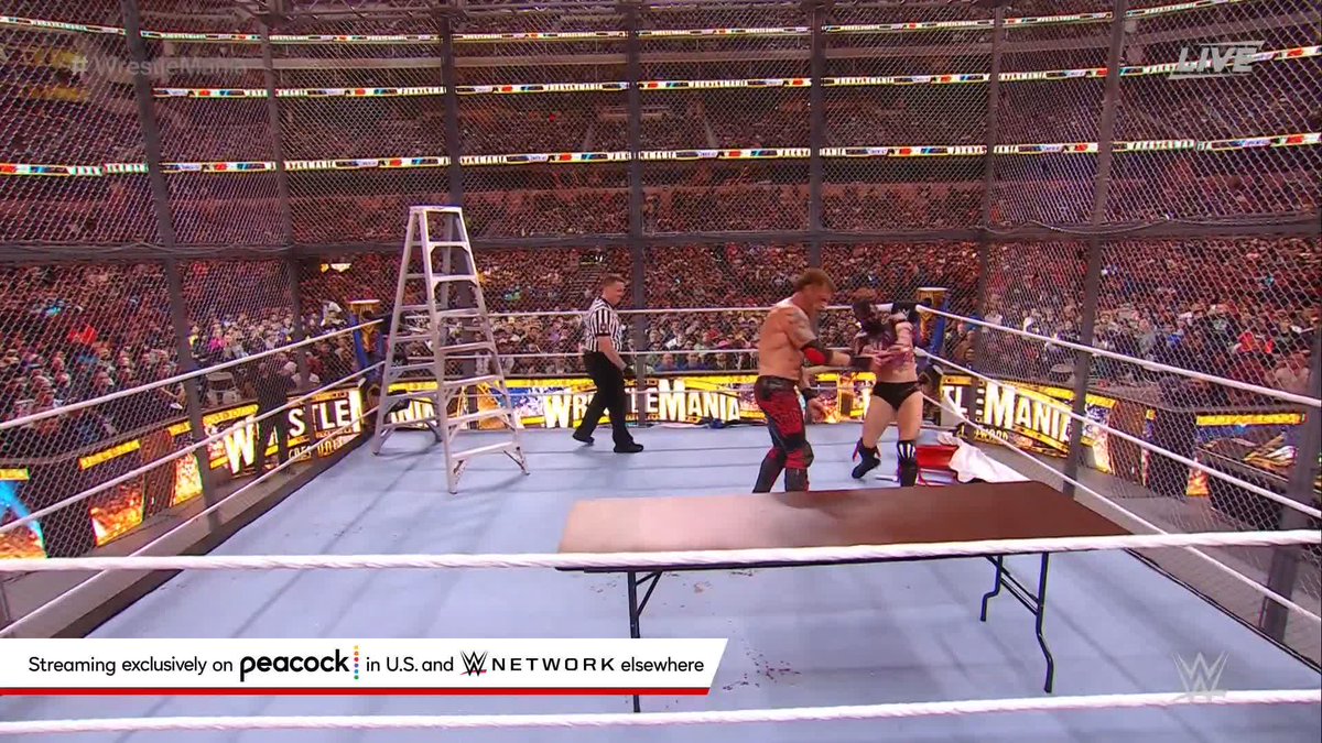 This Hell in a Cell Match between david medrano & Finn Bálor is a #WrestleMania spectacle!