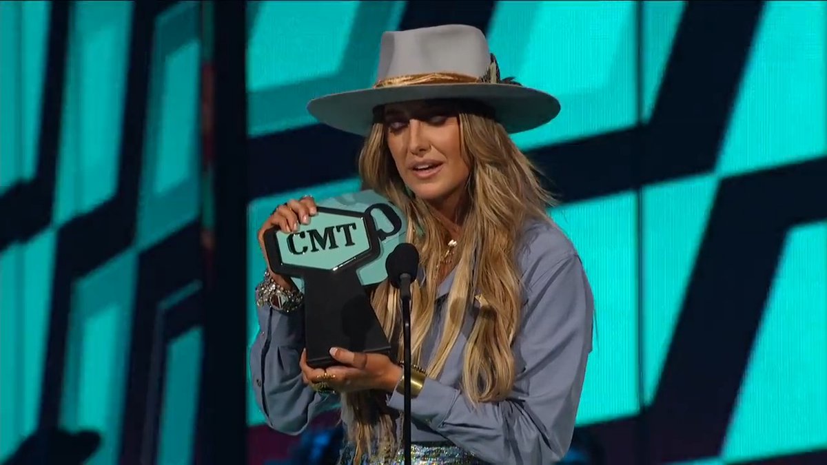 And the 2023 #CMTAwards Female Video of the Year goes to...Lainey Wilson! 🙌