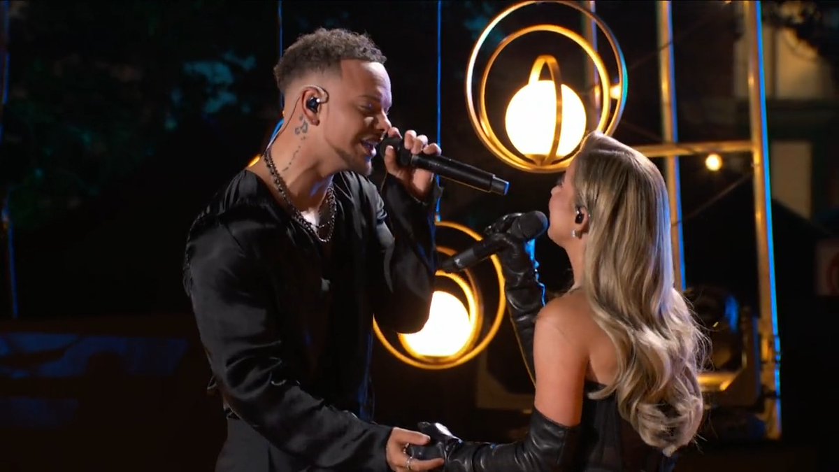 .@KaneBrown &amp; #KatelynBrown blessed the #CMTAwards stage with their performance of “Thank God” ❤️