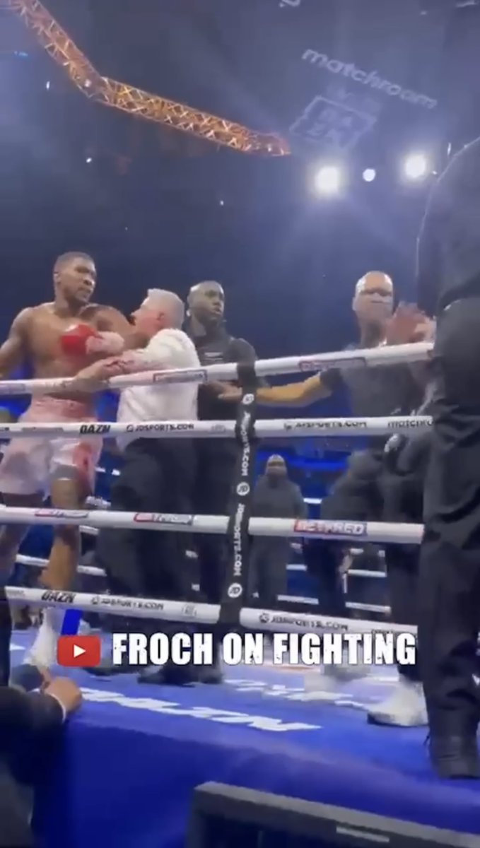 Carl Froch has now posted his video of Tony Bellew’s clash with Jermaine Franklin’s trainer after the Anthony Joshua fight: “Go on Tony, chin him.” [🎥 Froch On Fighting]
