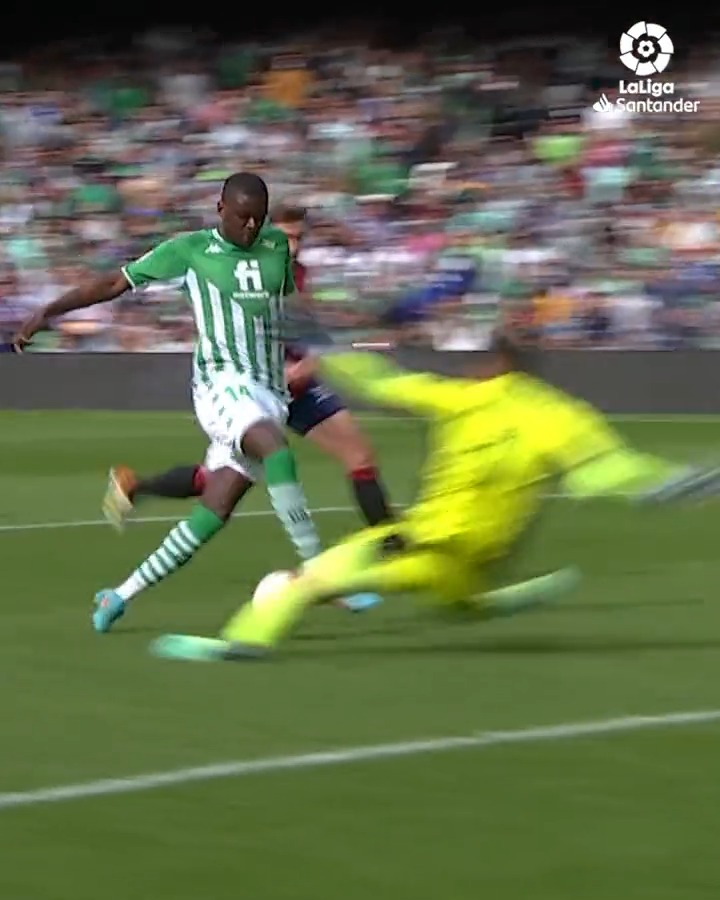 Un lujo de 𝗣𝗜𝗦𝗔𝗗𝗔 ✨ 🔥 William Carvalho 💚 Real Betis Balompié 🌴💚 💚 #TalDíaComoHoy #LaLigaSantander