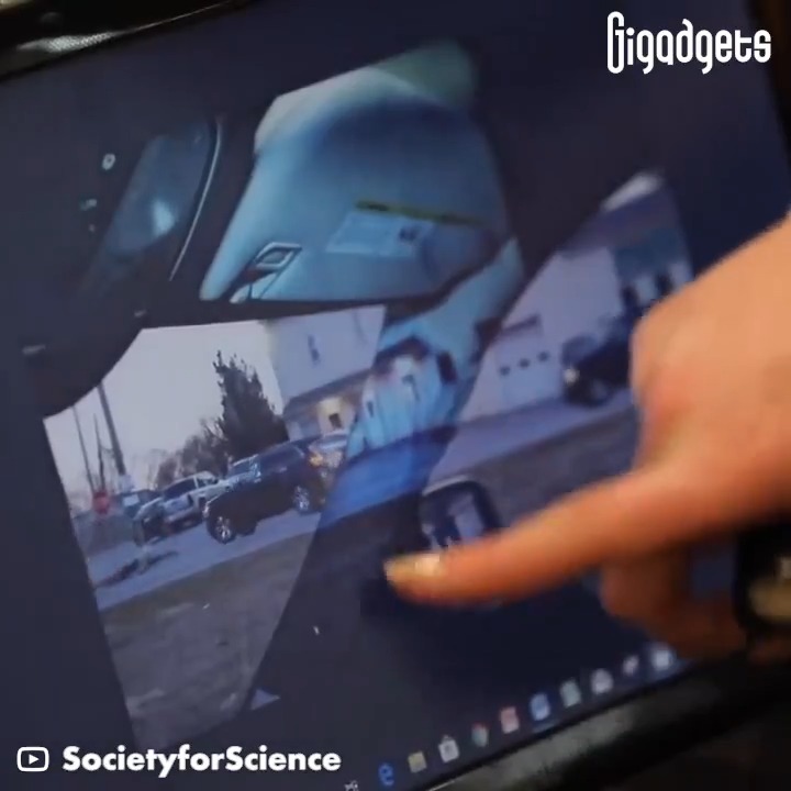 This solution allows drivers to see their blind spots. Alaina Gassler, then 14-year-old, came up with the idea. The prototype won the top award of the $25,000 2019 Samueli Foundation Prize. #gigadgets #transportation #driver #traffic #safety