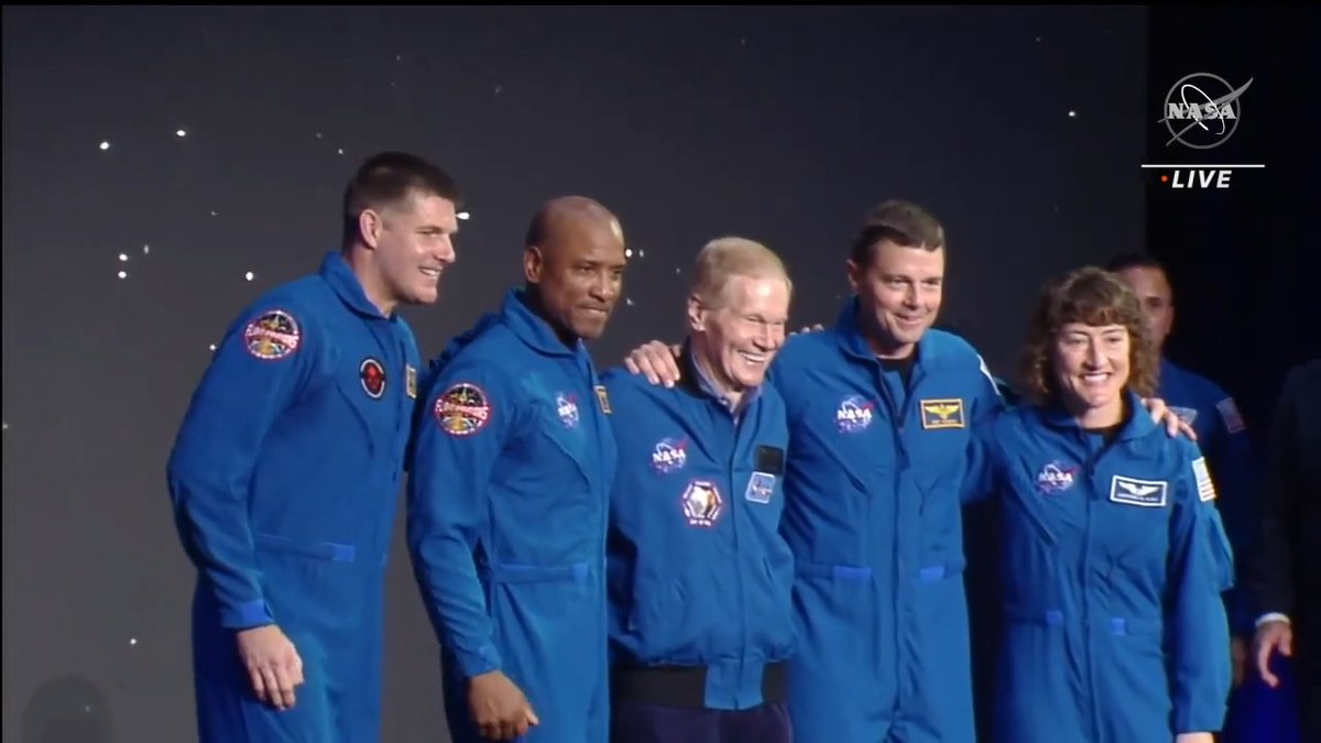 Here they are. Bill Nelson announces the #Artemis II crew, the next astronauts to fly around the Moon: Christina H Koch Jeremy R. Hansen Victor Glover @Astro_Reid We go together.