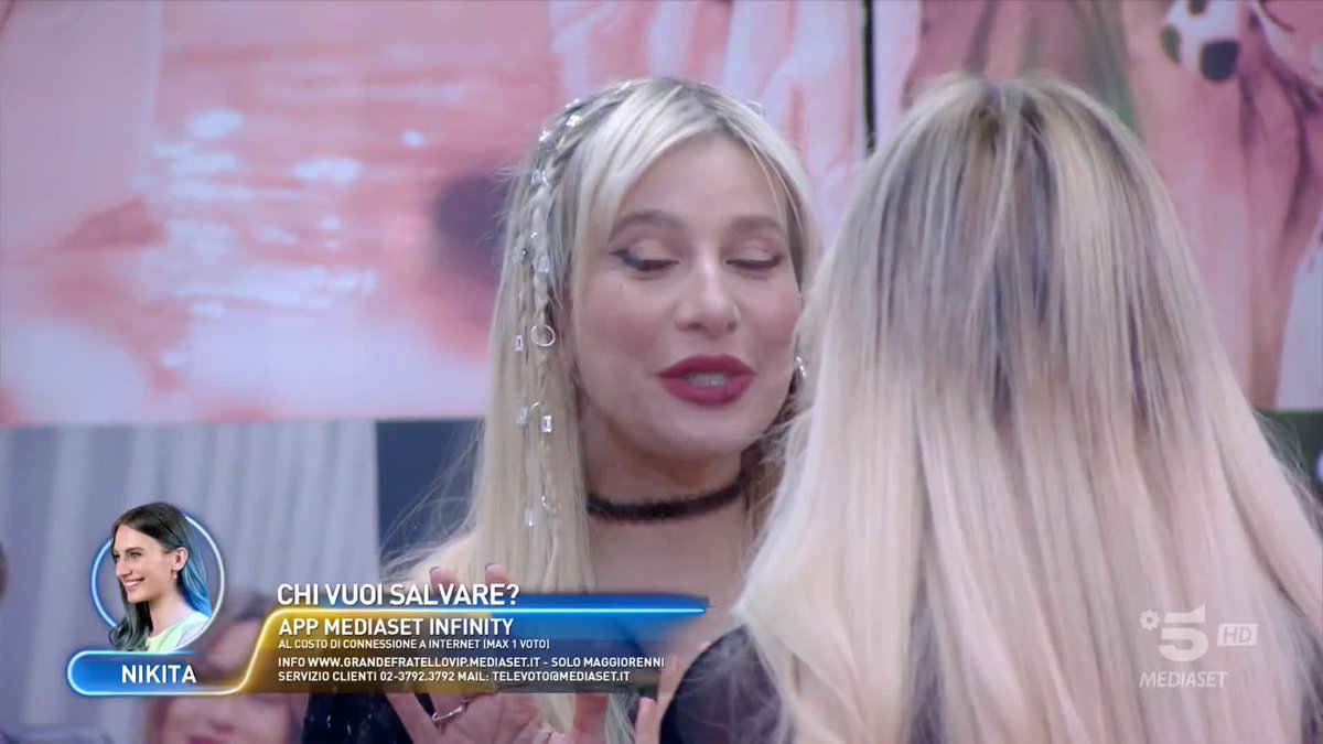 Micol, davanti a sua sorella Clizia ❤️ Occhi negli occhi ed è come non essersi mai separate. #GFVIP