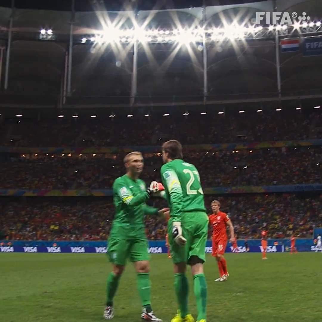 ➡ Tim Krul ⬅ Jasper Cillessen 🇳🇱 Louis van Gaal y uno de los cambios más efectivos en la historia de la #CopaMundialFIFA.