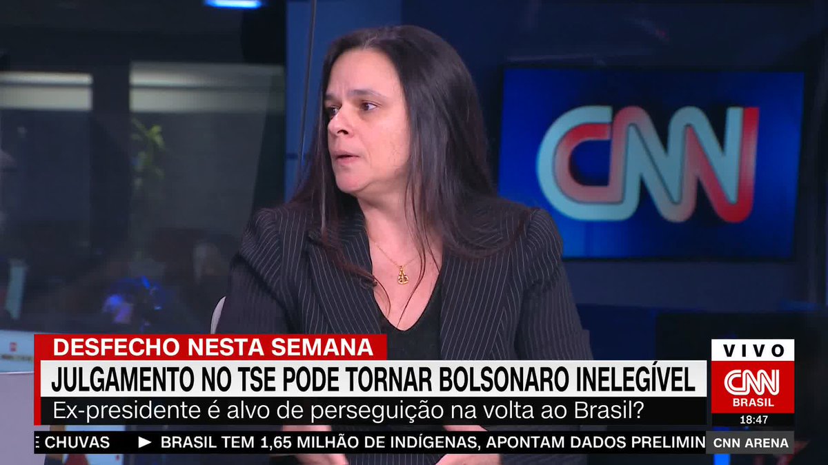 A comentarista da CNN Janaina Paschoal disse considerar errado tornar o ex-presidente Jair Bolsonaro (PL) inelegível "por uma fala estapafúrdia" no caso da reunião com embaixadores #CNNArena