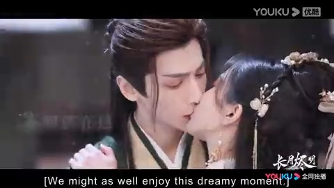 #TillTheEndOfTheMoon With snow and fireworks, it was a sorrowful scene where Tantai Jin #LuoYunxi and Li Susu #BaiLu separated. But it turned to be funny because the director hadn't said "cut' for long. I envy those who watched their kiss on site! Stay tuned to YOUKU on April 6!