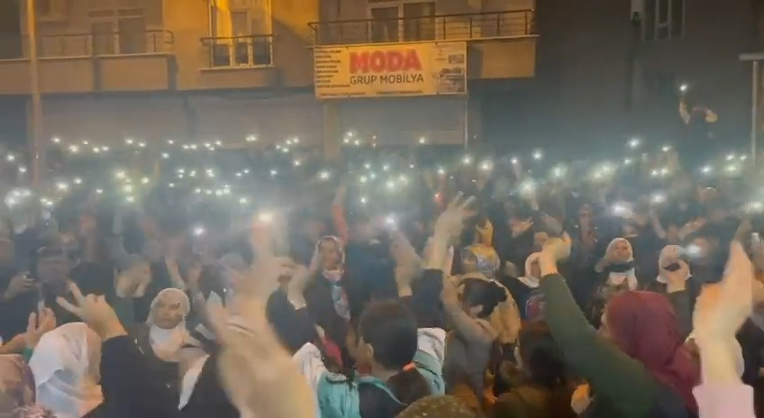 Miting değil, sadece büro açılışı. Her bijî gelê me her bijî Êlih. #DîsaEm