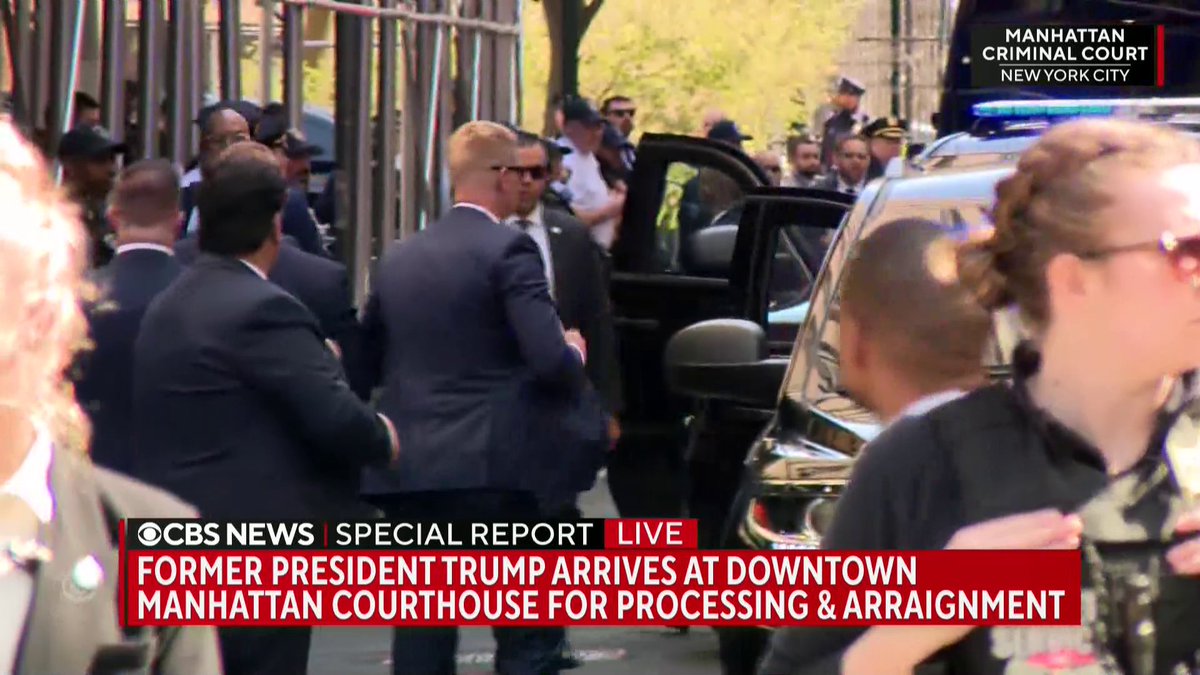 BREAKING: Former President Donald Trump waves to the crowd as he arrives at the Manhattan Criminal Courthouse for his arraignment.