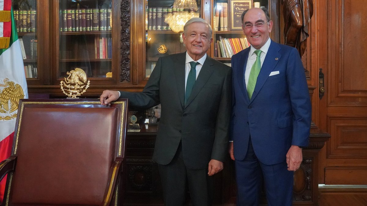 Hoy el Gobierno de México firmó un convenio para comprar a Iberdrola 13 plantas de generación de energía eléctrica que formarán parte del patrimonio público y serán operadas por la CFE. Es una nueva nacionalización.