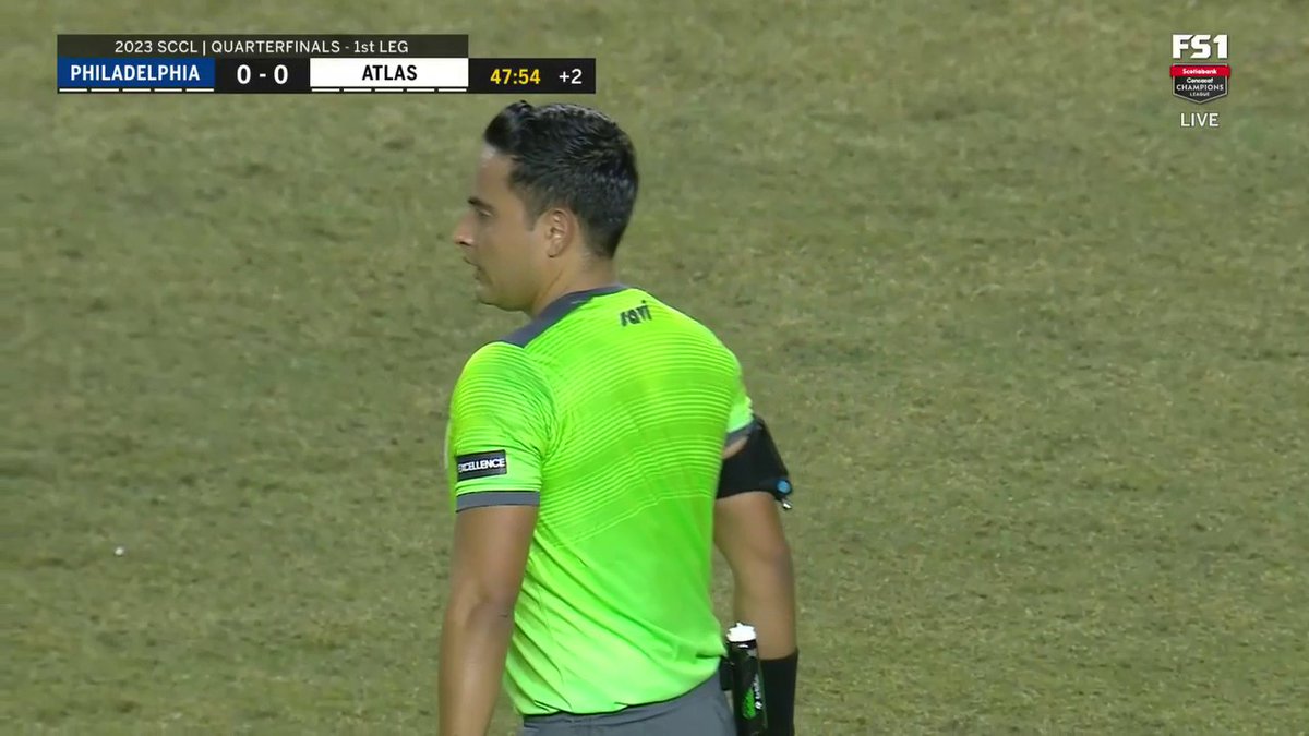 SEEING RED 🟥 A red card has been given to Atlas' Anderson Santamaría 😱