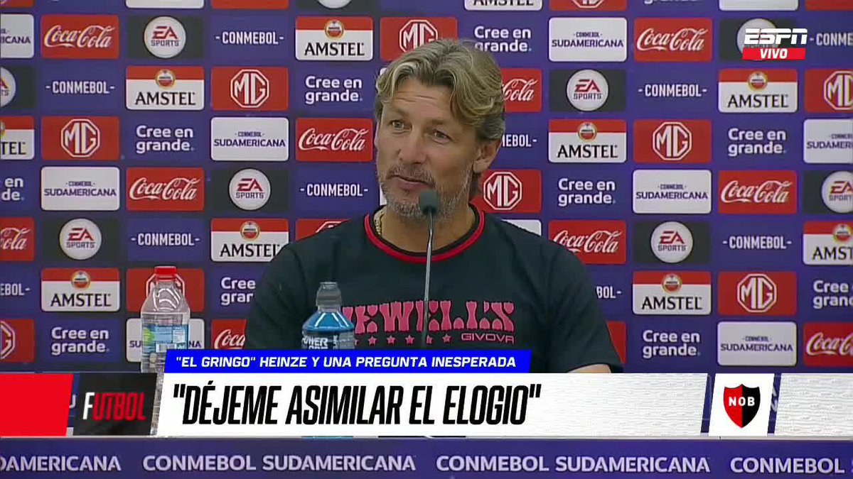 Un poco de cariño nunca viene mal, ¿no Gringo? Espectacular momento en la conferencia de prensa de Newell's. 📺 #ESPNenStarPlus | ESPN Fútbol Argentina
