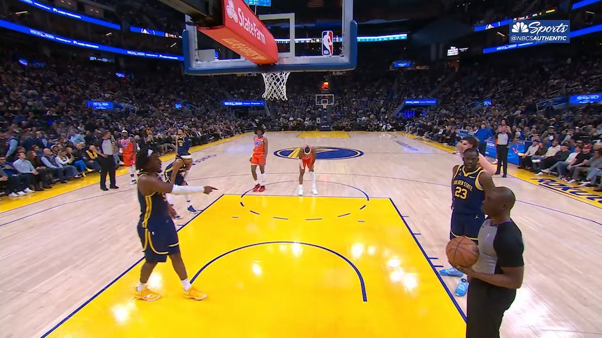 🔊⬆️ Draymond and Loon question the ref on why Steph doesn't get the same foul calls as SGA