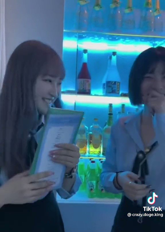 中国人在日本去酒吧故意用中文点酒，最后说自己会说日语，日本妹子全程尴尬陪笑😅😅😅