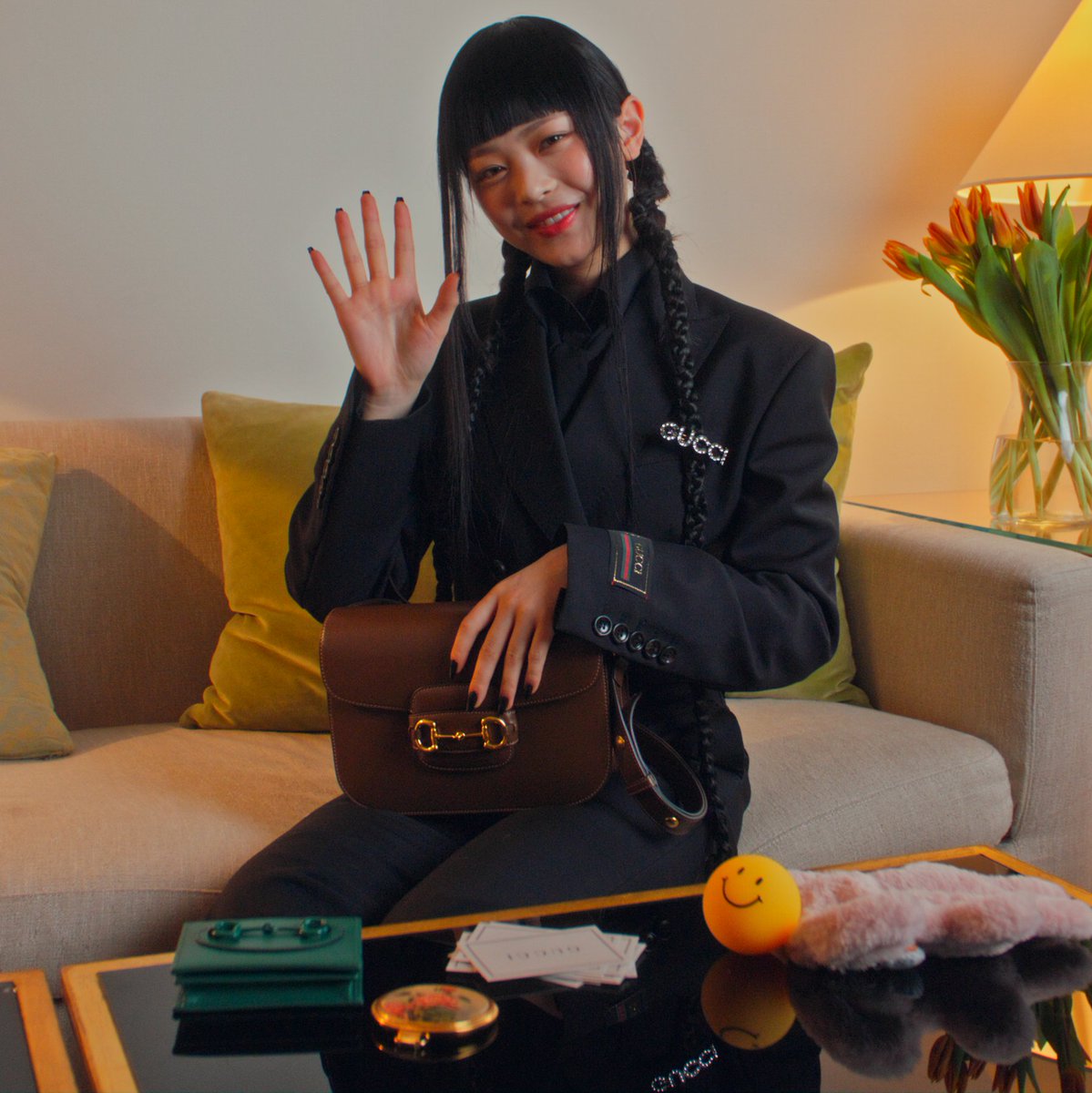 See what Global Brand Ambassador #Hanni from NewJeans carries inside her #GucciHorsebit1955 bag in The 21, the House’s new interview series.