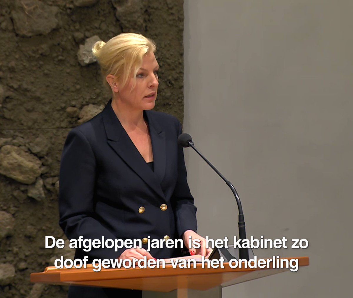 Het is tijd voor een sociale en groene koers, waar mensen vooruitgaan, wonen betaalbaar wordt, de bus er voor iedereen is en we de natuur beschermen. Nederland heeft behoefte aan een kabinet dat verantwoordelijkheid neemt en daadkracht toont. Attje Kuiken in #debat. ⤵️