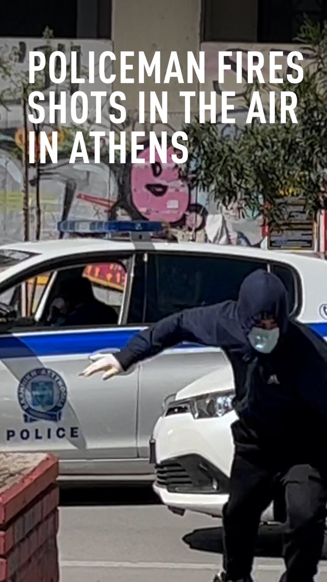 A policeman shot four rounds in the air after being attacked in the center of Athens when his car was attacked with stones. #Athens #Greece