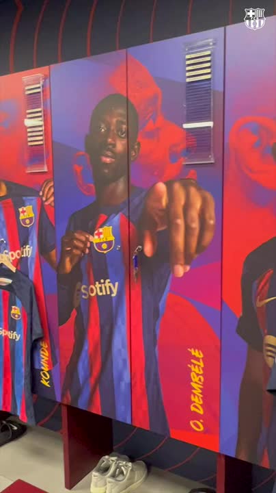 Of course. Blaugrana for #ElClásico! 💙❤️