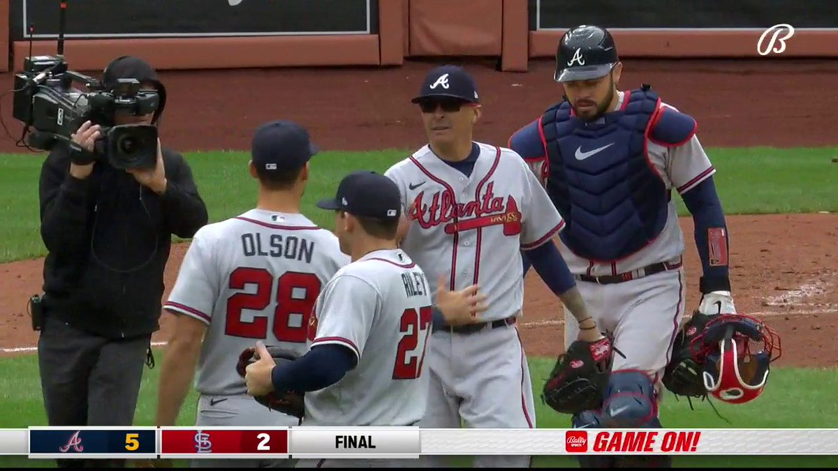 𝘽𝙧𝙚𝙖𝙠 𝙤𝙪𝙩 𝙩𝙝𝙚 𝙗𝙧𝙤𝙤𝙢𝙨🧹 The @braves get their first sweep of the season in St. Louis. #ForTheA