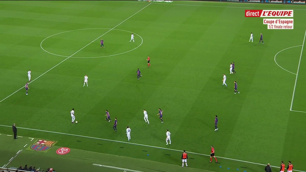 Le but de Karim Benzema pour climatiser le Cap Nou. ⚔️🤍 Le Real est provisoirement finaliste de la Coupe du Roi ! 🎥 la chaine L'Équipe