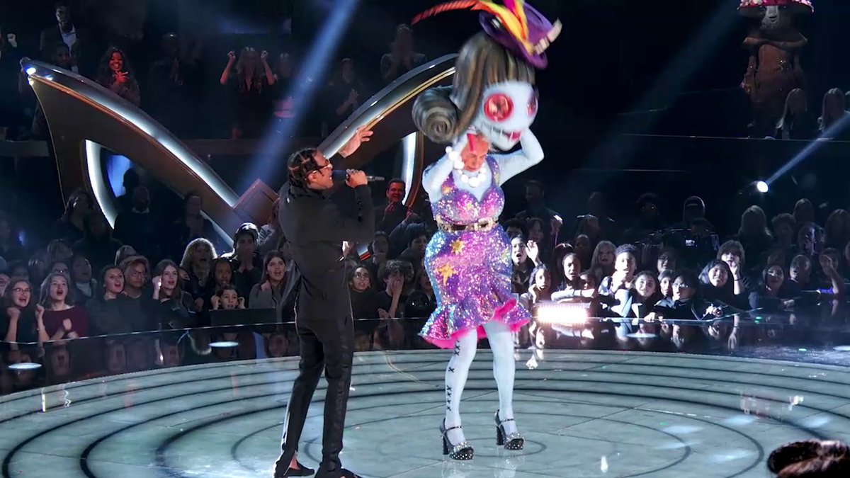 🗣 TAKE IT OFF! TAKE IT OFF! 🗣 #TheMaskedSinger