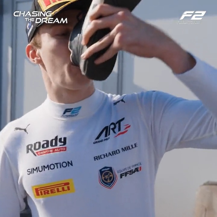 🚨 SHOEY ALERT 🚨 "Daniel Ricciardo style" from Théo Pourchaire 😆 #AusGP #F2