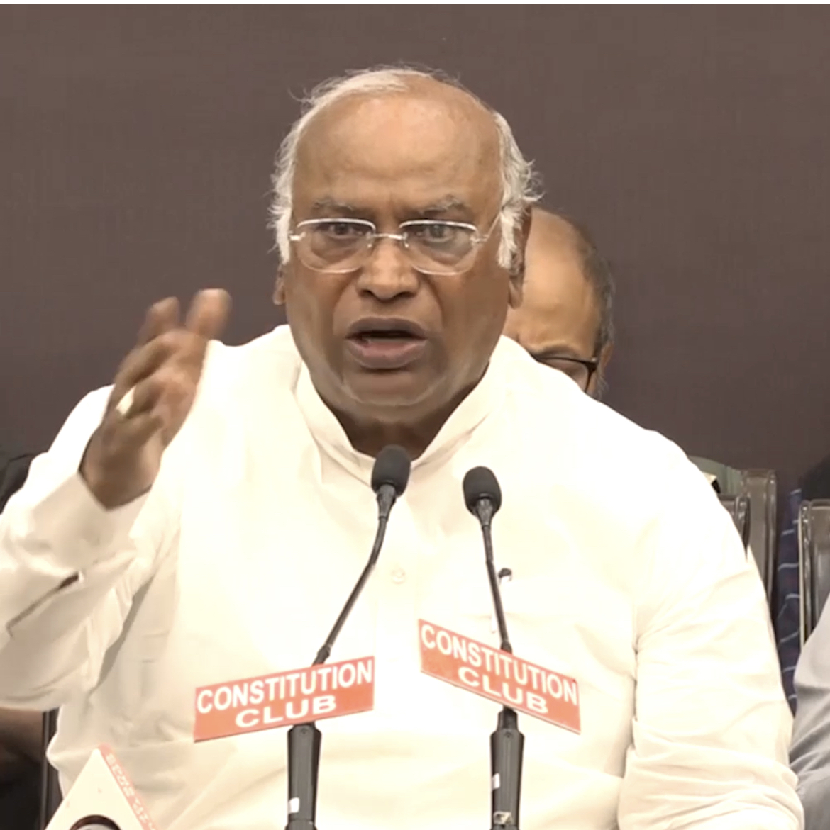 जिसने Shell Companies बनाकर करोड़ों उसमें लगाएँ, उसकी JPC जाँच हो ! JPC में जब BJP के Members ज़्यादा होंगे, तो डर कैसा ? JPC से Opposition को सारे दस्तावेज़ों को Examine करने का एक मौका मिलता है। जिससे लोकतंत्र में Transparency आती है। नहीं तो …दाल में कुछ काला ज़रूर है !
