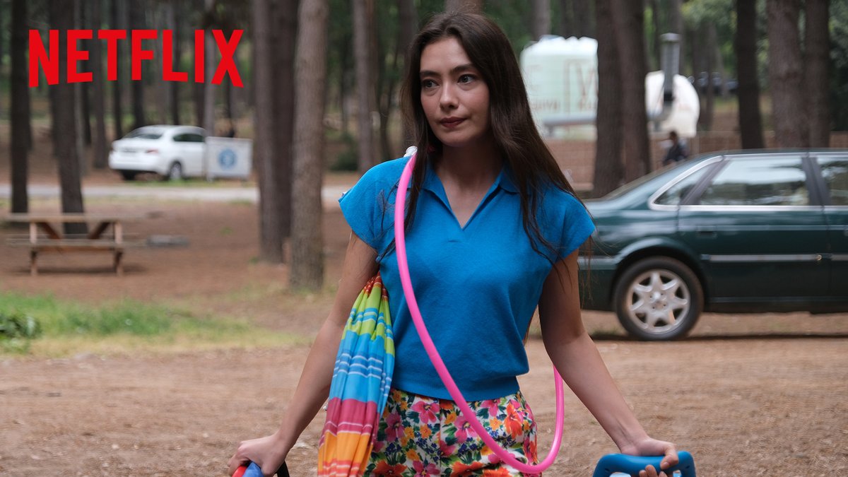 Parlak sahne ışıklarına elveda, sarı beze merhaba. #AaahhBelinda şimdi sadece Netflix'te.