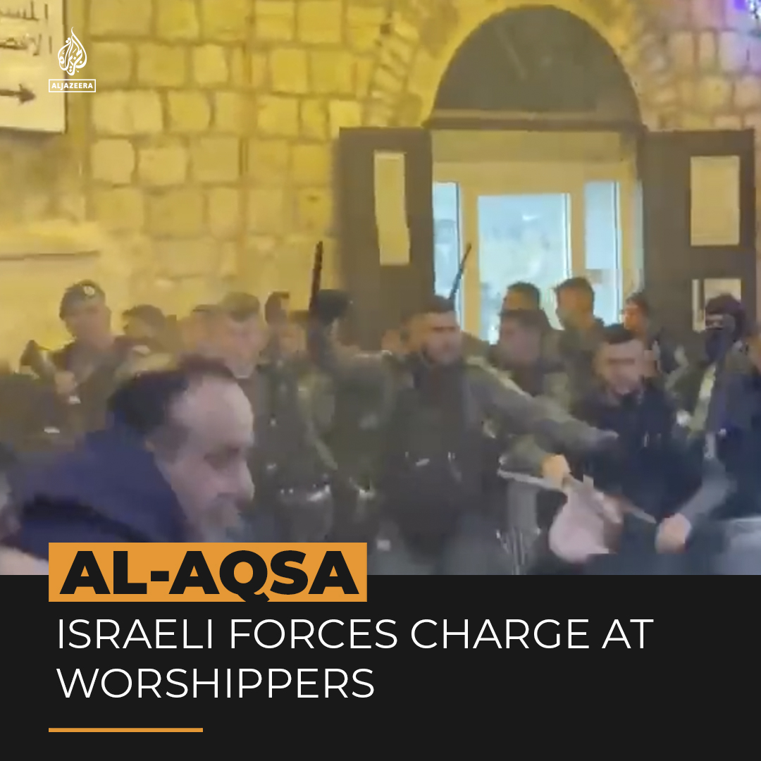 Zeina Khodr Video shows people fleeing in panic as Israeli forces broke up a group of Palestinian worshippers who wanted to visit the Al-Aqsa Mosque in occupied East Jerusalem, to perform morning prayers on the third Friday of Ramadan ⤵️