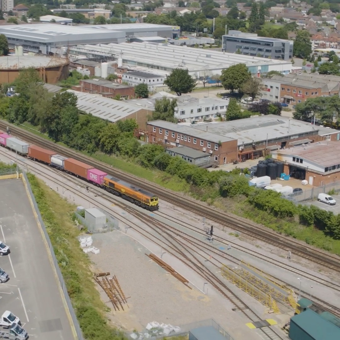 🔧 🛤️ It's not just passenger trains that benefit from our bank holiday upgrades and maintenance! 😀 They're great for freight, too: 👉 #SpringRailWorks #FreightFriday #GoodFriday