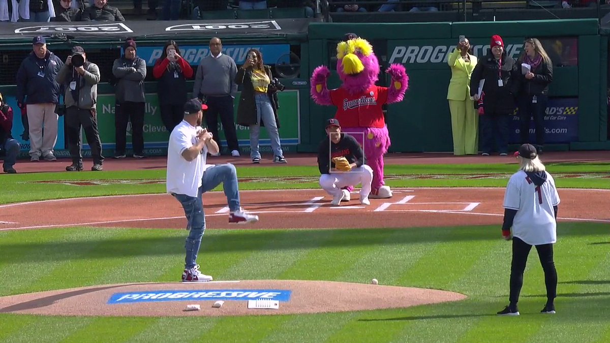 .Travis Kelce and his mom Donna came out to throw out the first pitch at the Cleveland Guardians home opener. Patrick Mahomes II, might want to give Travis some throwing tips. 😂 (via @BallySportsCLE)