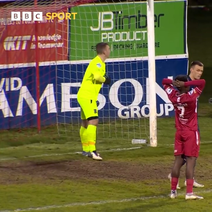 What a way to make your debut! 💪 Sixteen-year-old keeper Marcus Thompson saves a penalty on his first start for the Sky Blues, but it wasn't enough to stop the Ports taking all three points. Report and highlights ⤵️ #BBCFootball #BBCIrishPrem