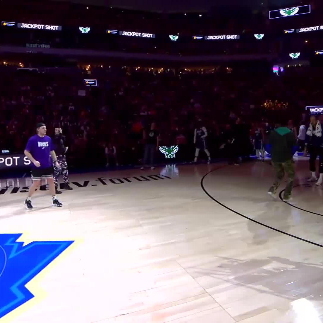 Another half-court shot to win $10,000 tonight courtesy of @paysbig. Even Jae Crowder was impressed with this man's shot.