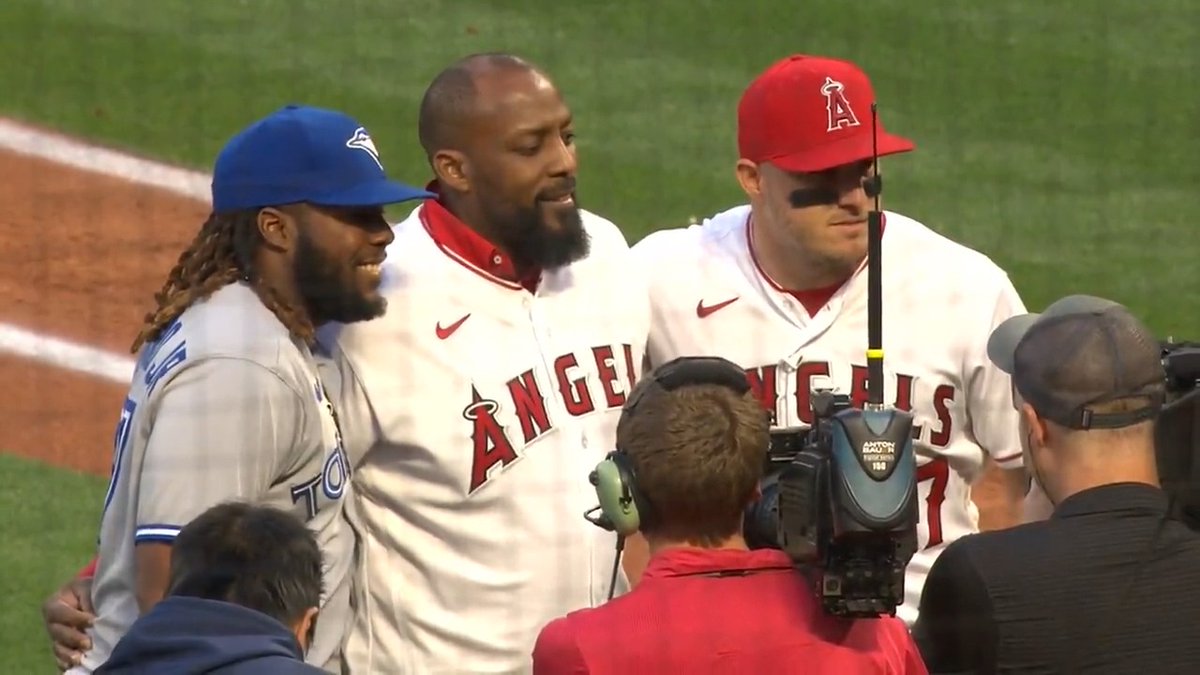 Vlad, Dad, and Mike Trout 🤩 27s EVERYWHERE 🤗