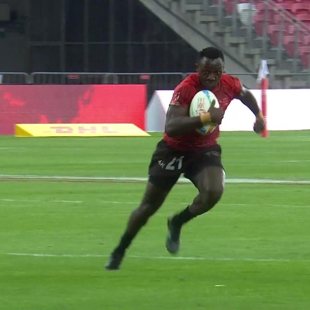 Outrageous play from Shujaa 🤯 What a game we have here at #Singapore7s! #HSBC7s