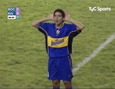 #UnDiaComoHoy Hace 22 años, nacía "Topo Gigio" de Juan Román #Riquelme 🖐🏻😁🤚🏻
